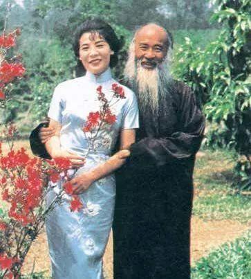 娶了10个老婆，做了100天和尚，画了1000张假画，中国最贵画家说：“再老也要谈恋爱”！